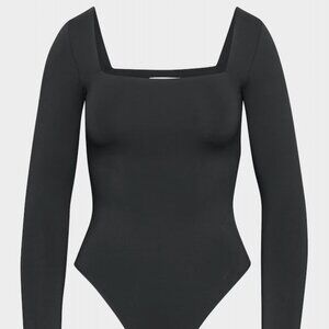 Aritzia Babaton Contour Squareneck Black Longsleeve Bodysuit Size Small